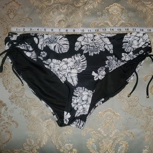 Time and Tru Floral Mid Rise Full Coverage Bikini Bottom, 1X, Black/White